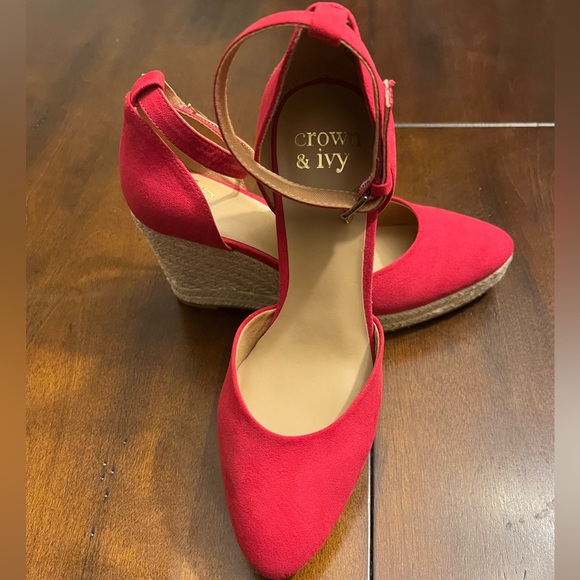 ****Brand New****Crown & Ivy Lonnie Wedges - Picture 2 of 6